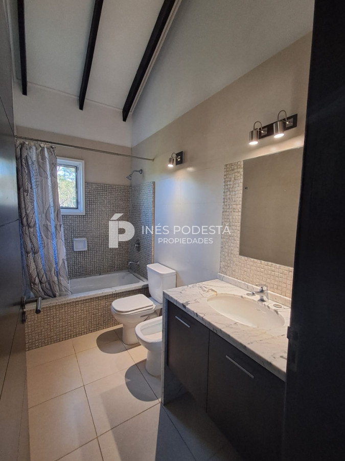 Casa ID.41900 - Casa en venta con 3 dormitorios y 2 baños