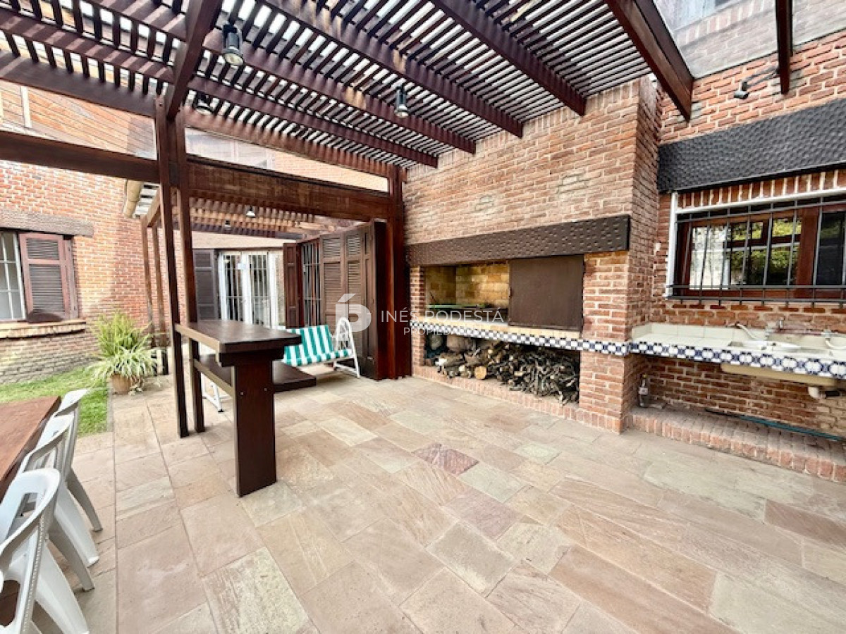 Casa ID.41747 - Venta 7 dormitorios, 8 baños  más dependencias de servicio