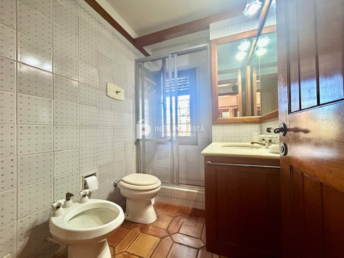 Casa ID.4899 - Venta casa en mansa 4 dormitorios y dependencia de servicio,  piscina