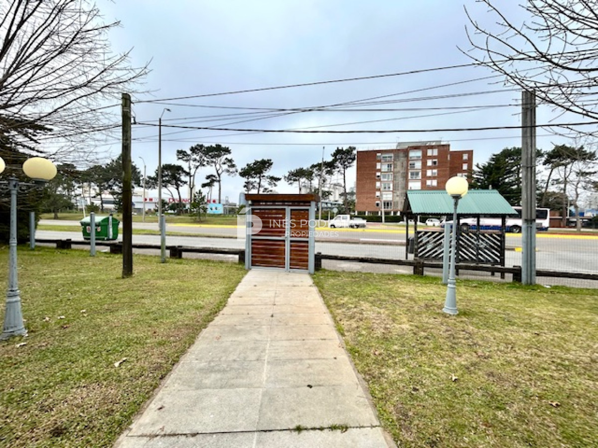 Casa ID.41572 - Venta casa sobre Br. Artigas con 4 dormitorios