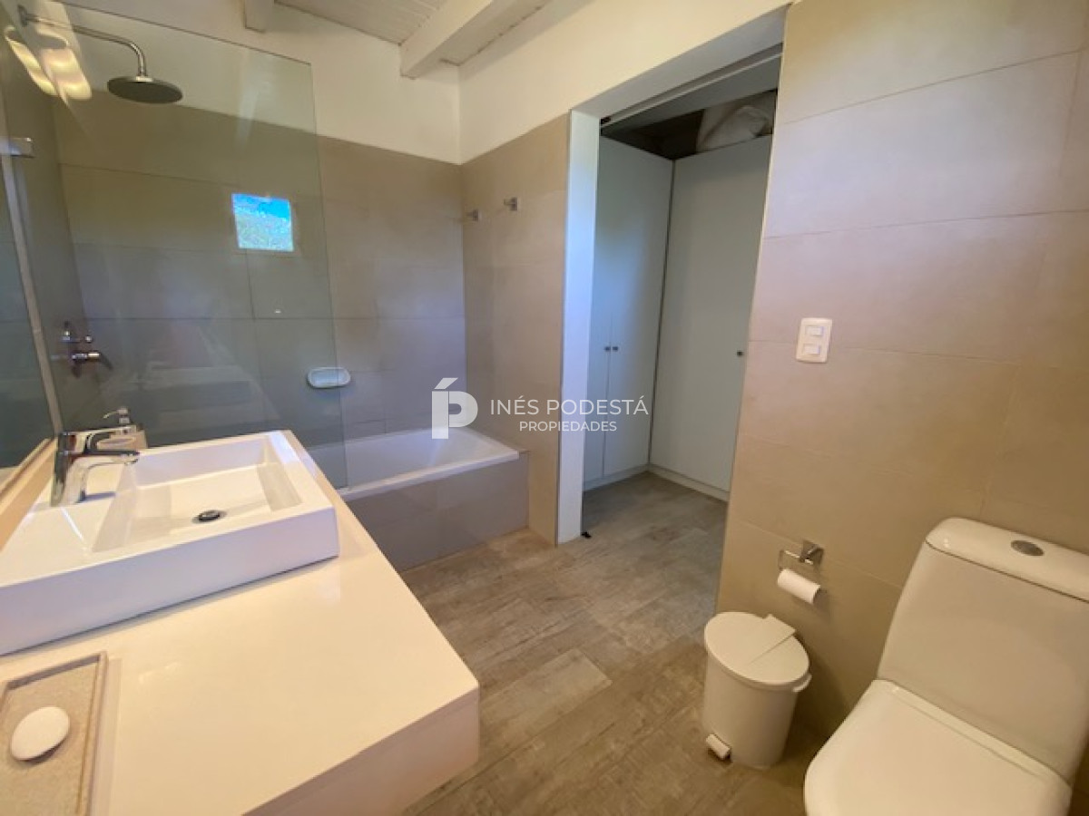 Casa ID.37277 - LAGUNA BLANCA  5 dorm más dependencia de servicio