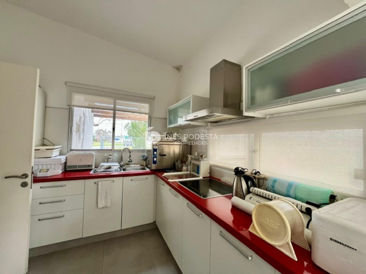 Casa ID.41572 - Venta casa sobre Br. Artigas con 4 dormitorios