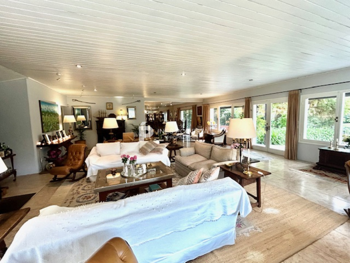 Casa ID.40762 - Venta en mansa con 4 dormitorios más 2 dormitorios exteriores