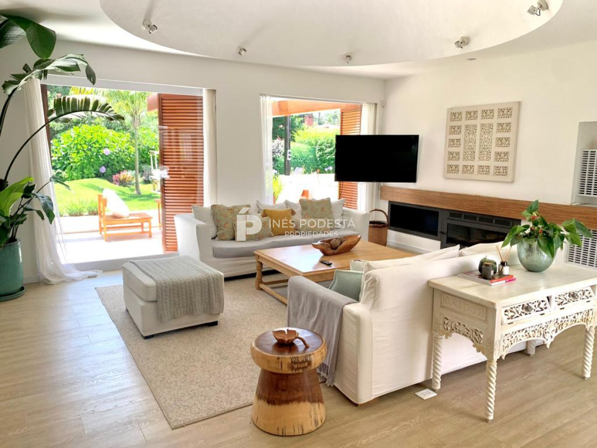 Casa ID.40186 - ALQUILER MANSA CON 4 DORMITORIOS Y 3 BAÑOS,  PILETA CLIMATIZADA