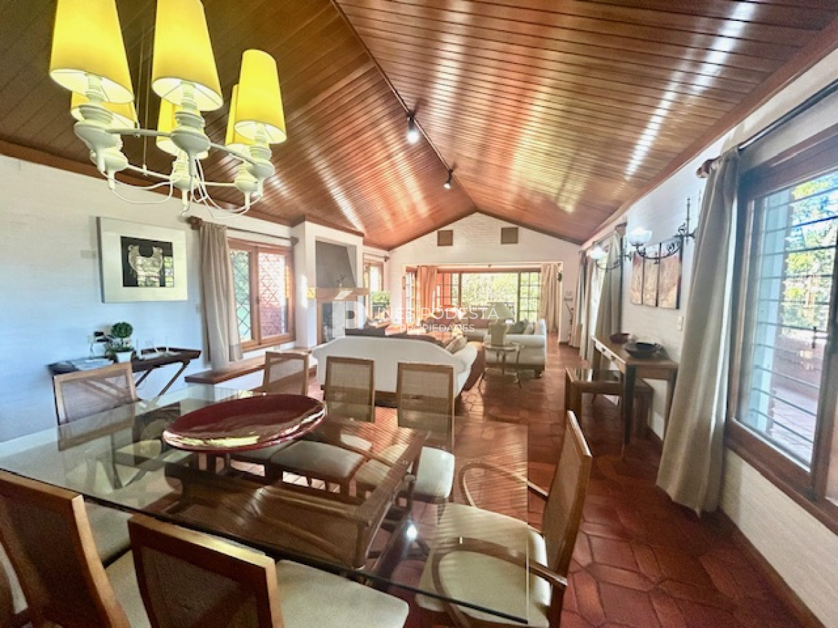 Casa ID.4899 - Venta casa en mansa 4 dormitorios y dependencia de servicio,  piscina