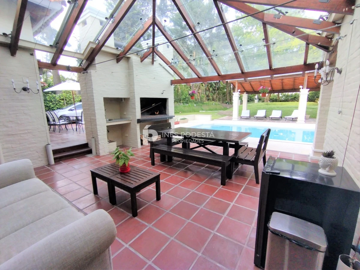 Casa ID.246 - Venta en  San Rafael 4 dormitorios  con piscina