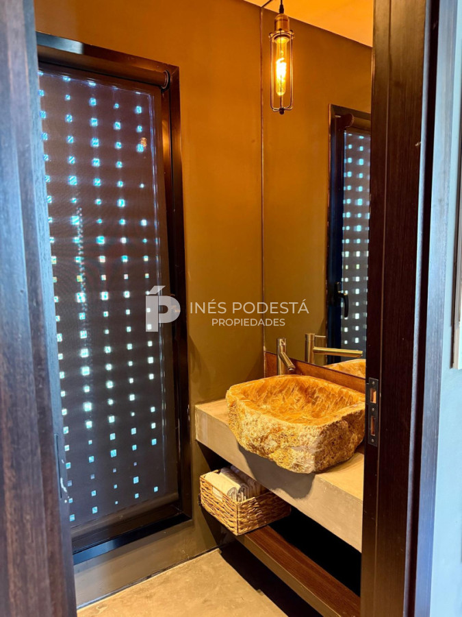 Casa ID.41914 - Venta propiedad moderna con 2 suites y dependencia de servicio