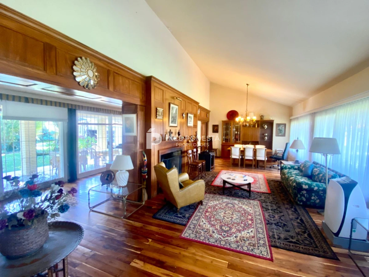 Casa ID.41758 - Venta casa 4 dormitorios y dependencia de servicio