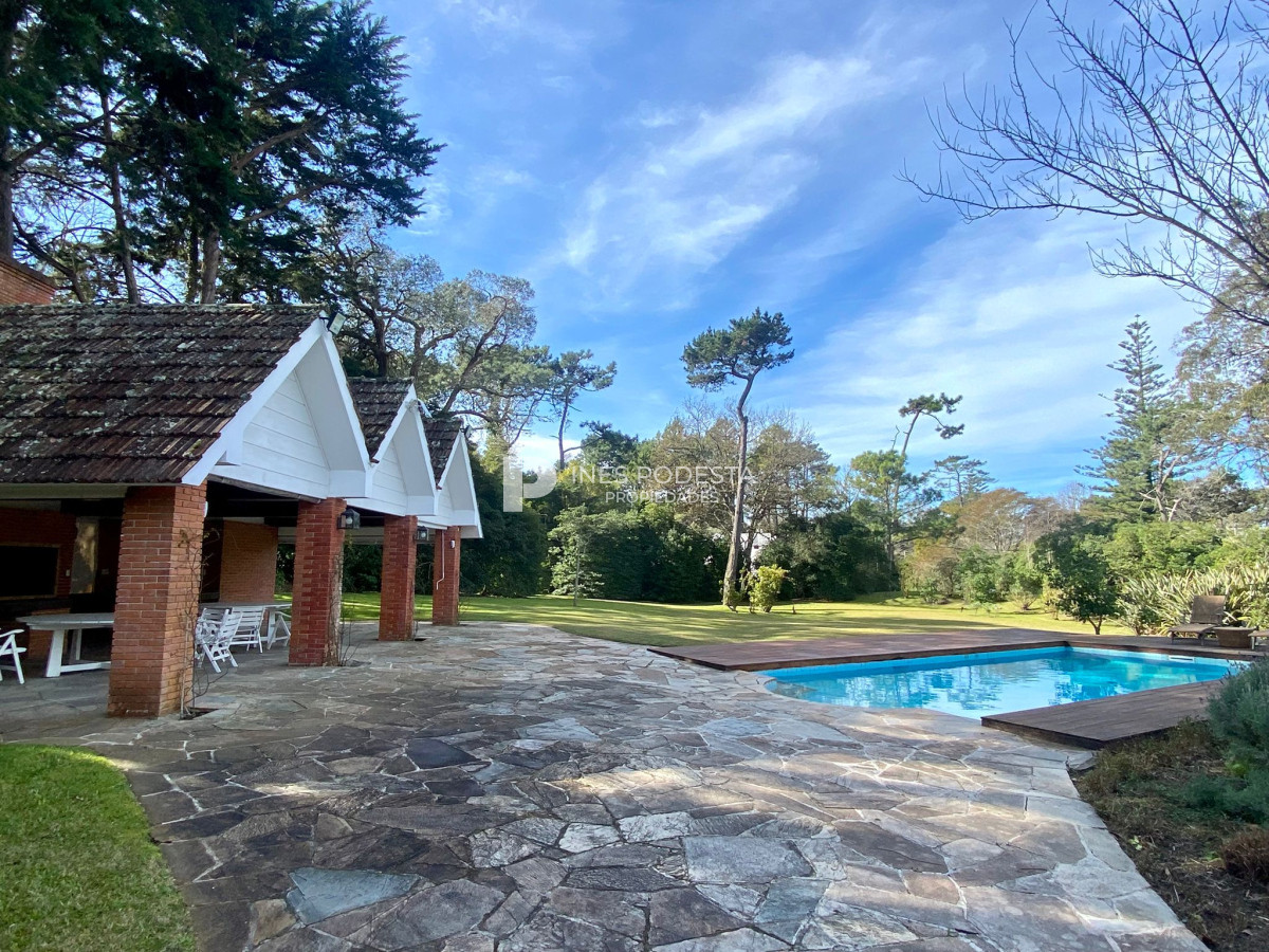Casa ID.37941 - Casa en Venta Punta del Este 5 dormitorios Golf