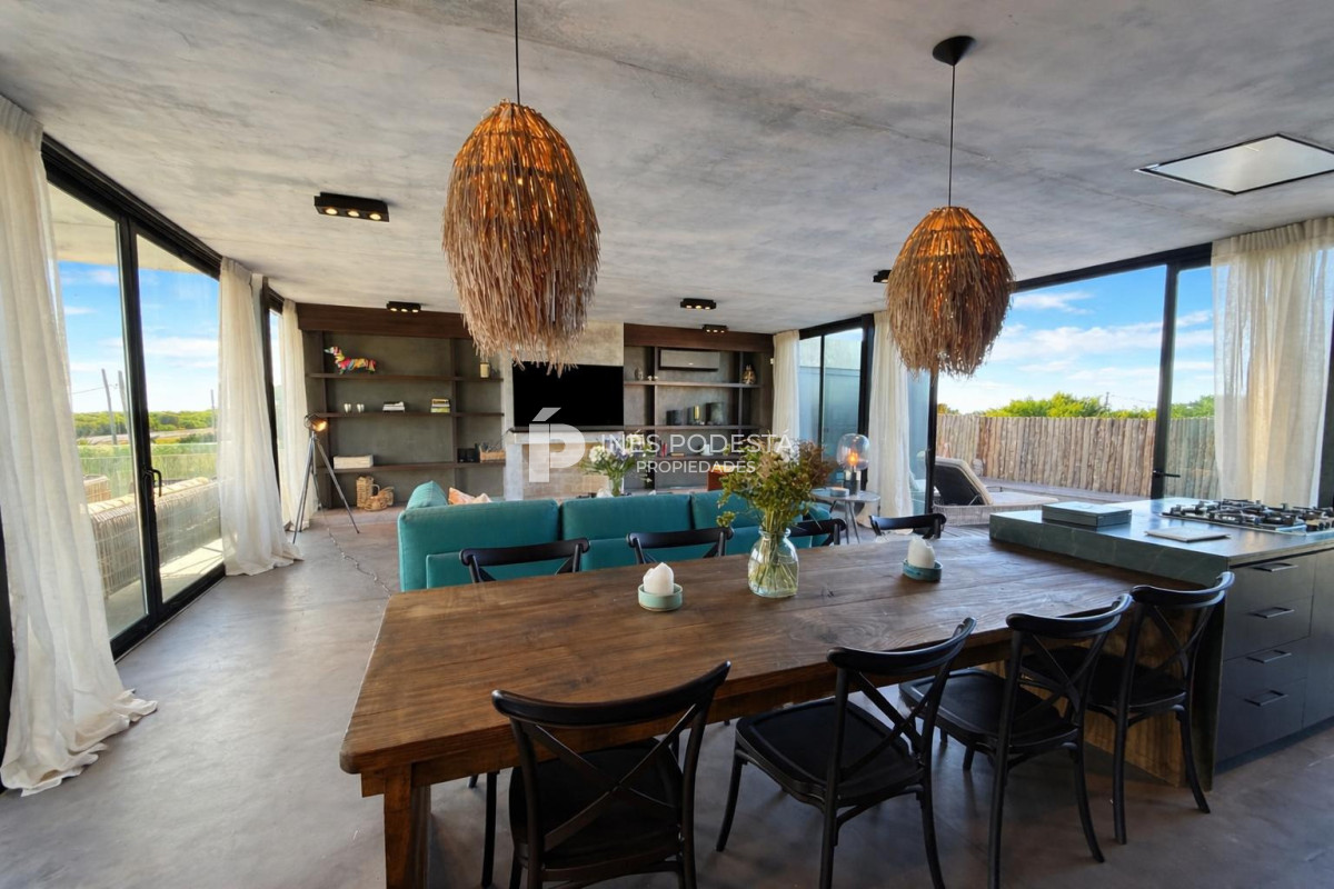 Casa ID.41914 - Venta propiedad moderna con 2 suites y dependencia de servicio