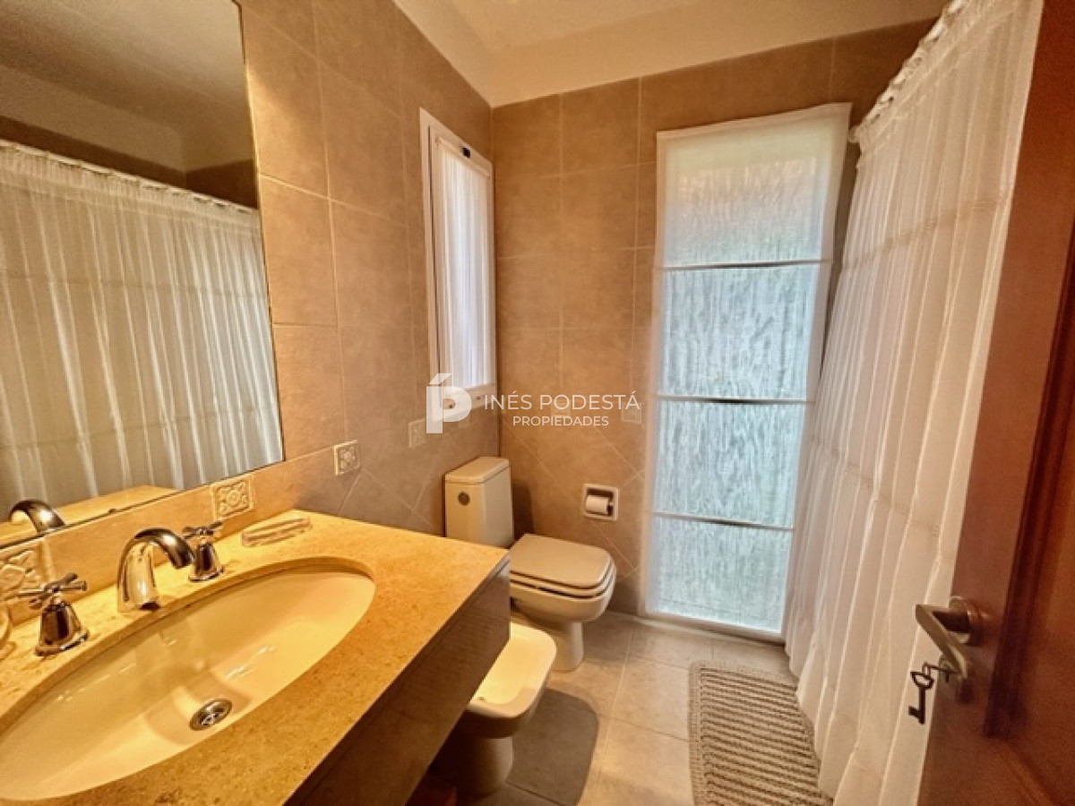 Casa ID.40003 - Muy buena casa en la mansa a 200 mts de la rambla con 3 suites