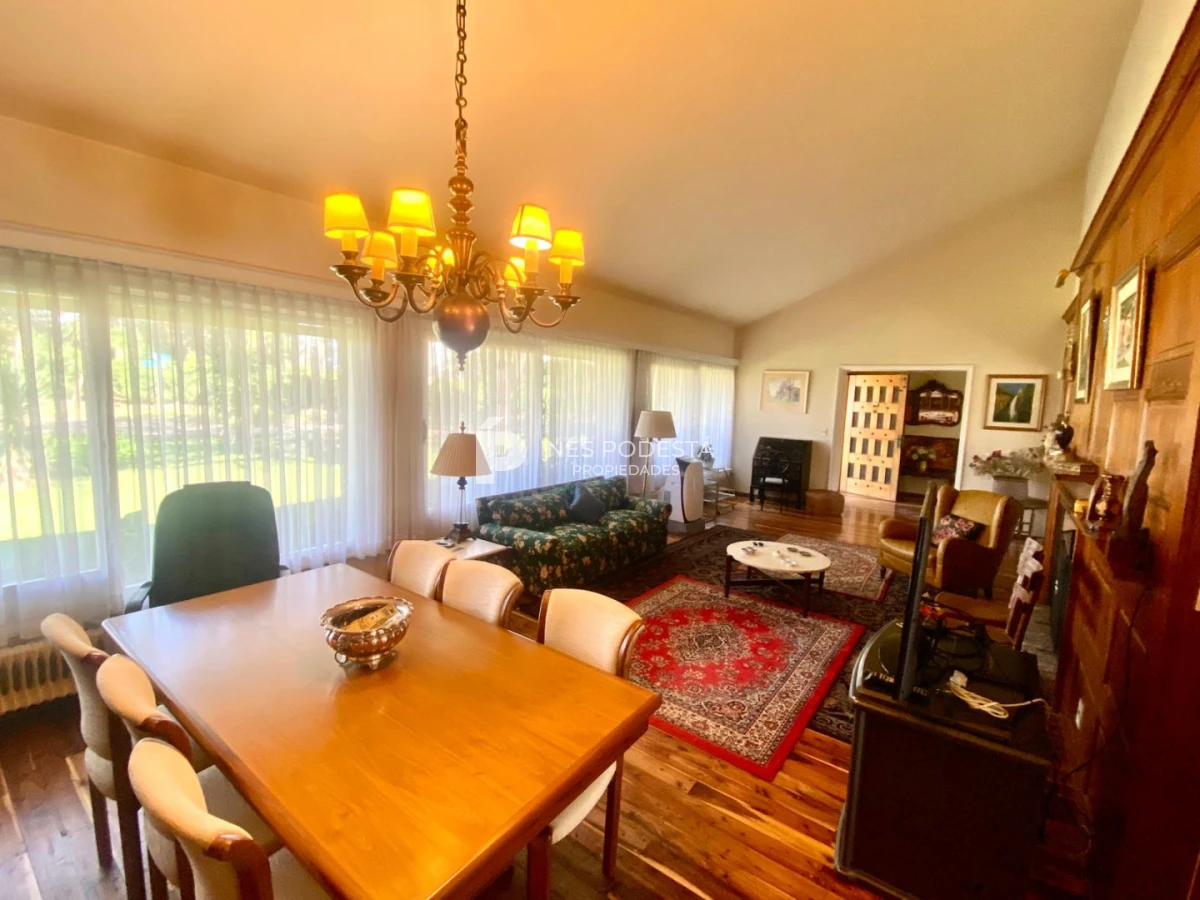 Casa ID.41758 - Venta casa 4 dormitorios y dependencia de servicio