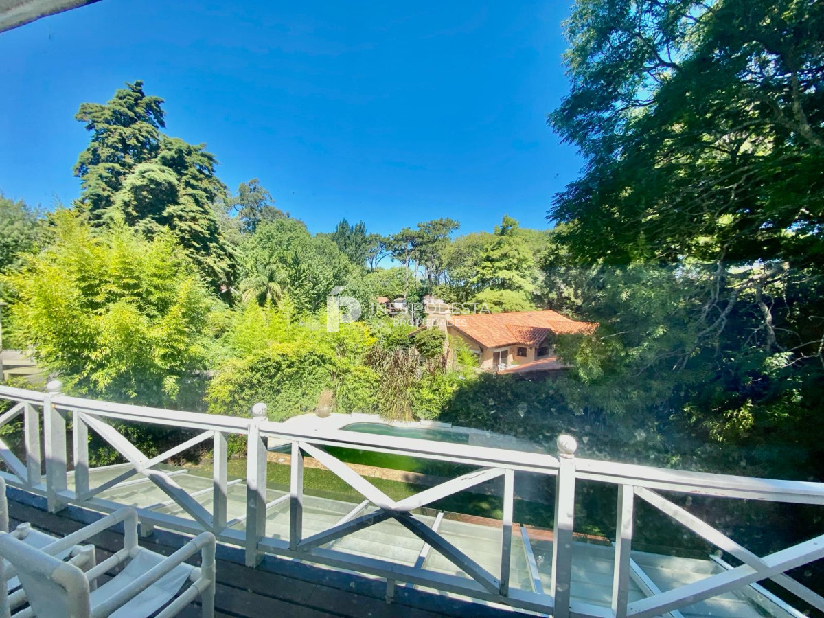 Casa ID.40401 - Venta 3 suites, dependencia de servicio y piscina