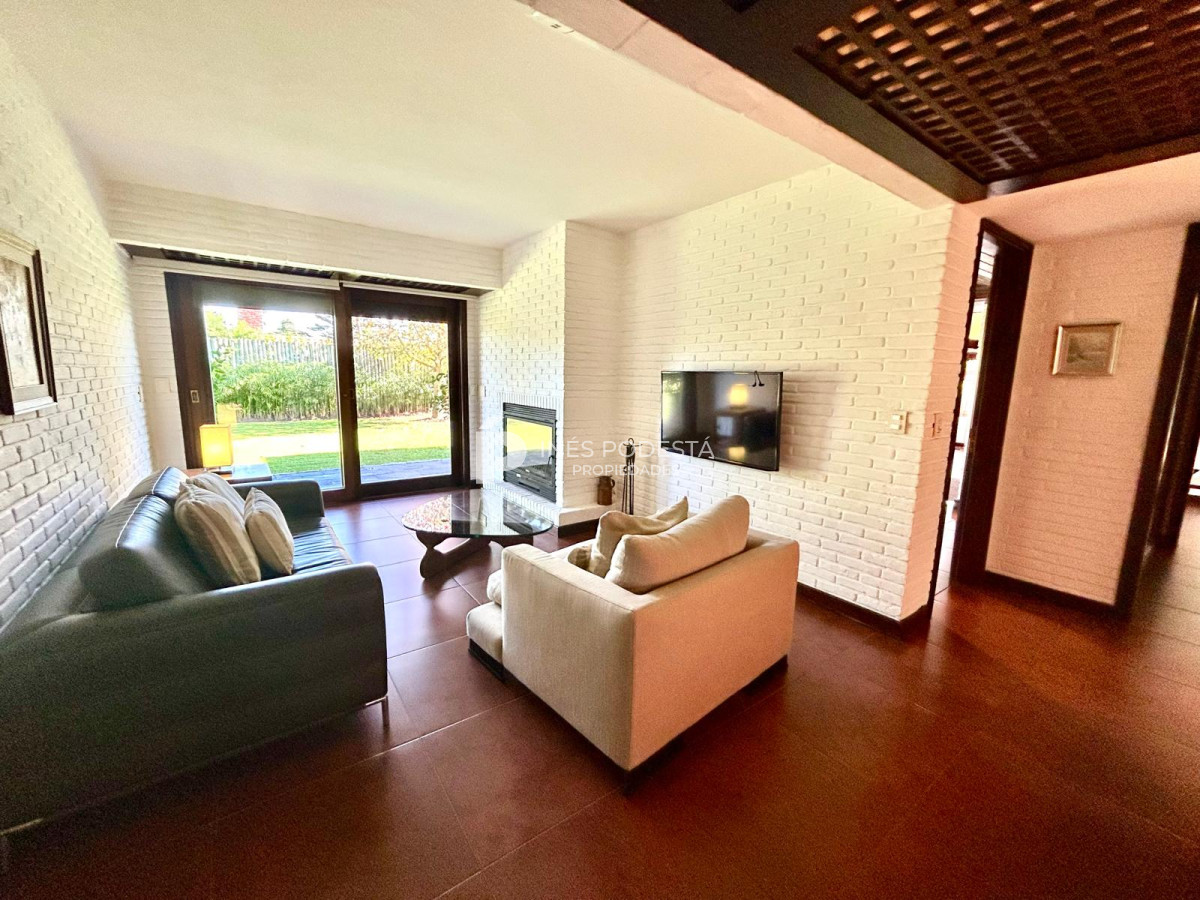 Casa ID.8429 - Venta de Excelente propiedad en el corazón de La Mansa con 4 suites