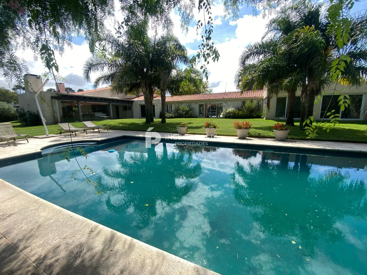 Casa ID.41257 - Alquiler 4 dormitorios y dependencia de servicio con piscina