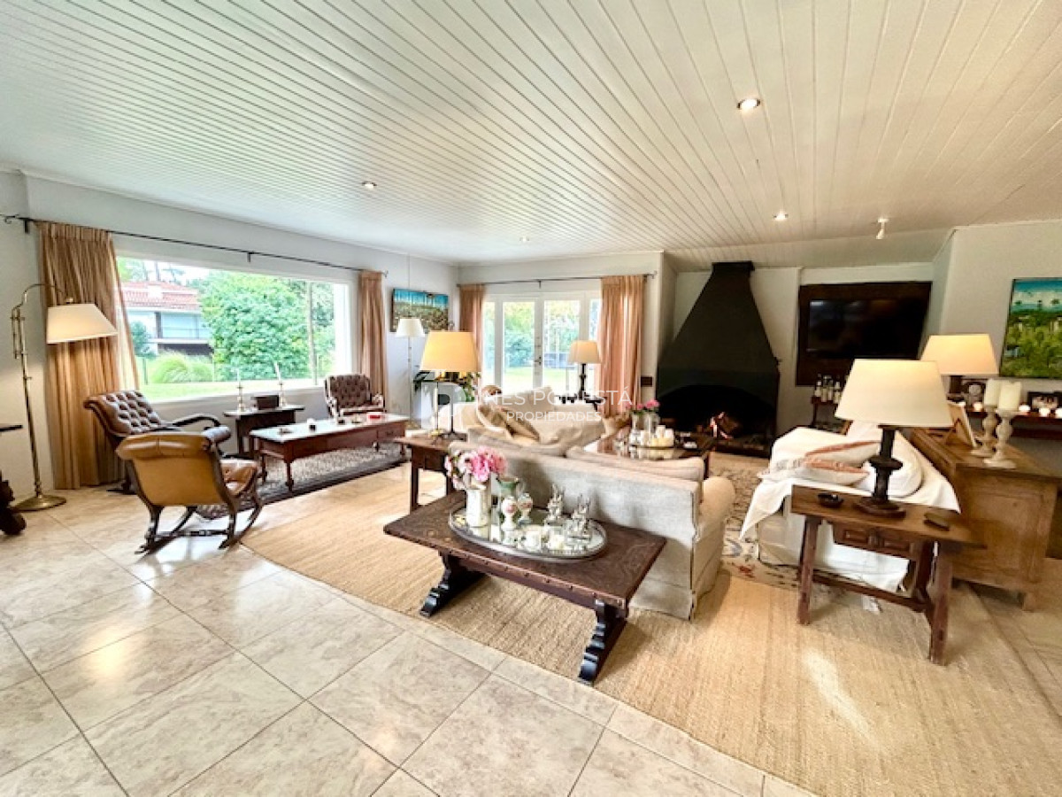 Casa ID.40762 - Venta en mansa con 4 dormitorios más 2 dormitorios exteriores