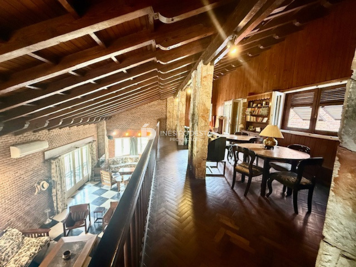 Casa ID.41747 - Venta 7 dormitorios, 8 baños  más dependencias de servicio