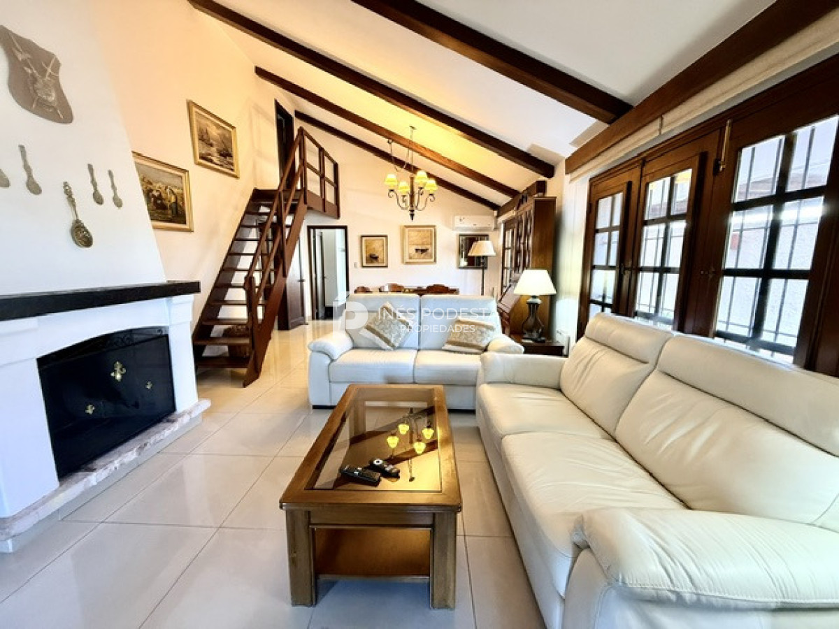 Casa ID.230 - Venta casa con 3 dormitorios y medio con piscina