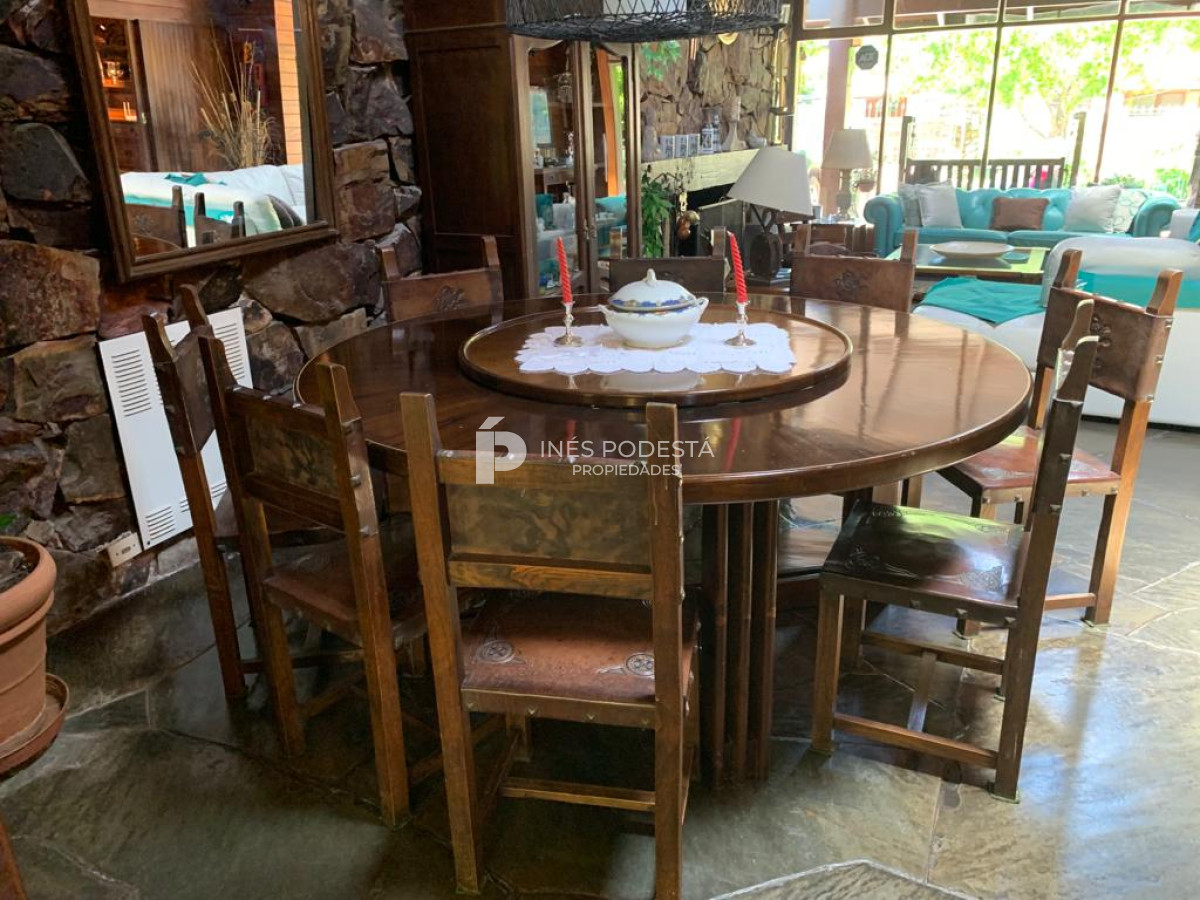Casa ID.830 - Venta en Mansa 4 dormitorios y dependencia de servicio