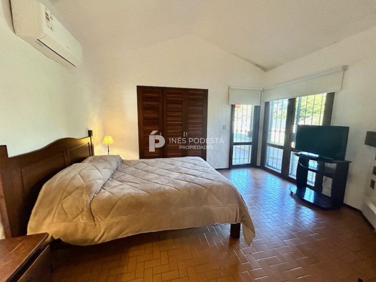 Casa ID.41694 - Alquiler mansa 3 dormitorios y dependencia de servicio con pisicna