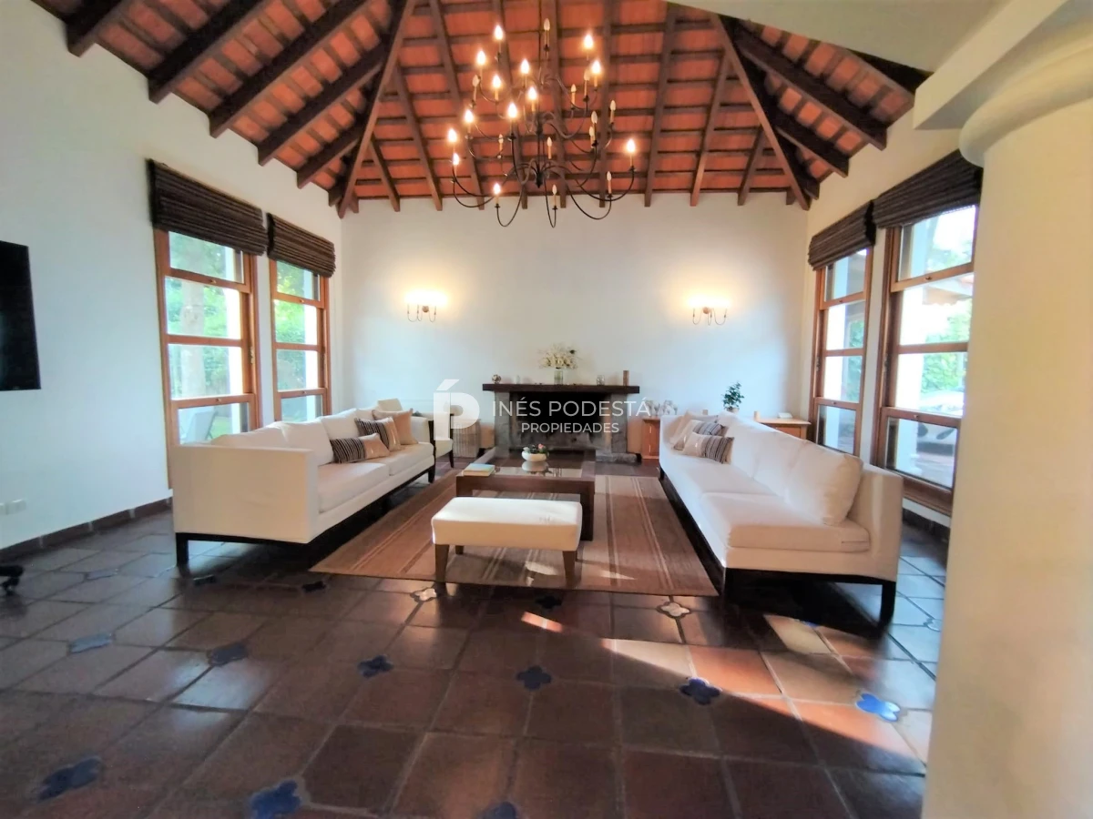 Casa ID.246 - Venta en  San Rafael 4 dormitorios  con piscina