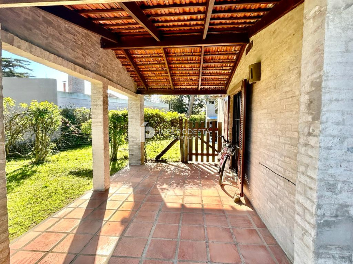 Casa ID.4792 - Alquiler Zona de colegios, 3 dormitorios y 2 baños, jardín cercado