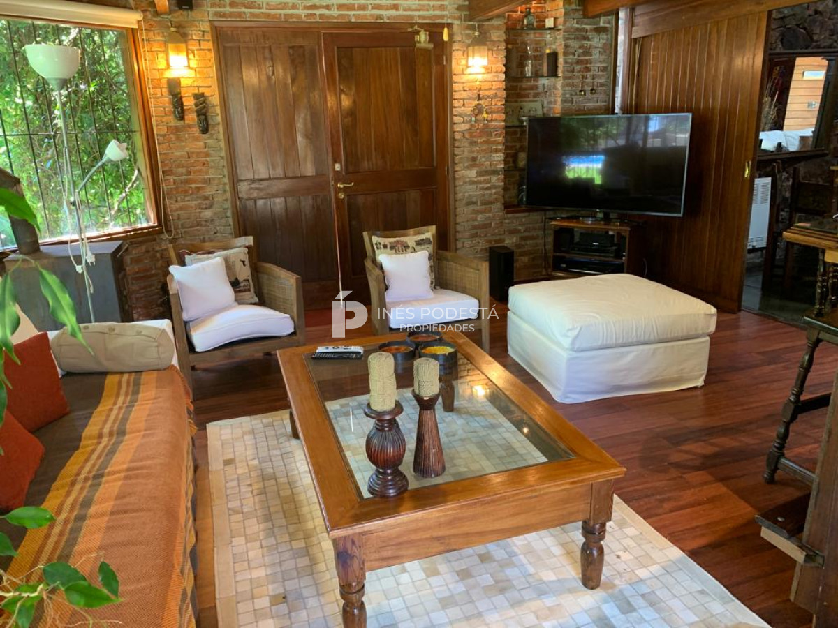 Casa ID.830 - Venta en Mansa 4 dormitorios y dependencia de servicio