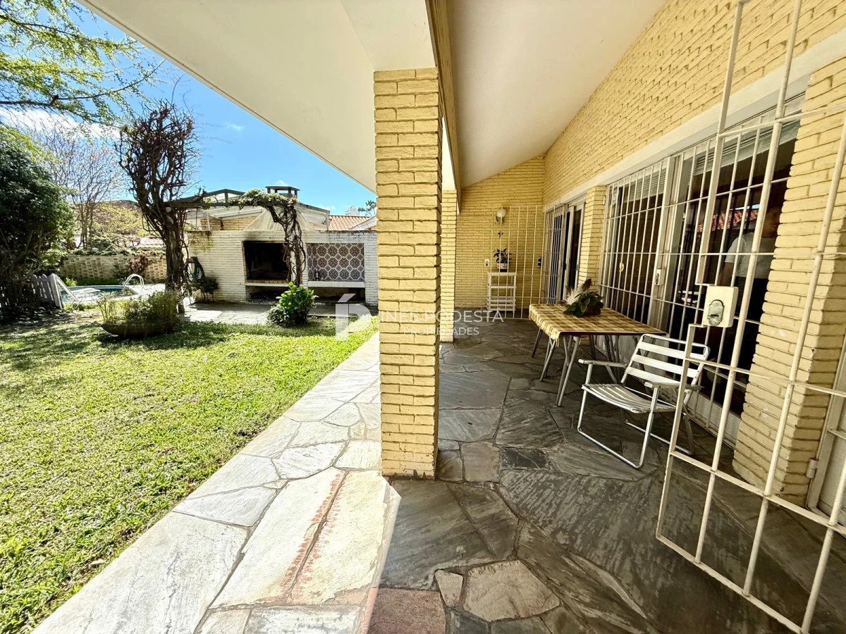 Casa ID.41758 - Venta casa 4 dormitorios y dependencia de servicio