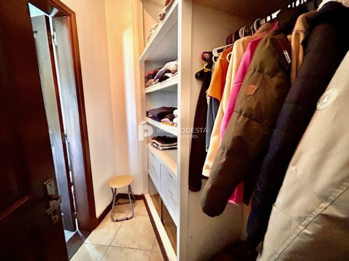 Casa ID.916 - Mansa, excelente ubicación con 4 dormitorios y 3 baños