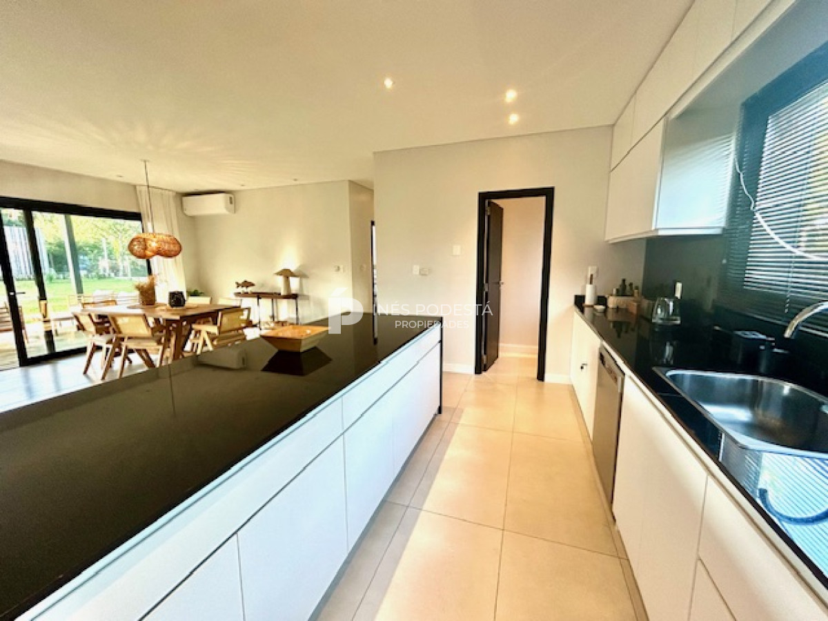 Casa ID.40814 - Alquiler en San Rafael barrio privado 3 dormitorios Punta del Este