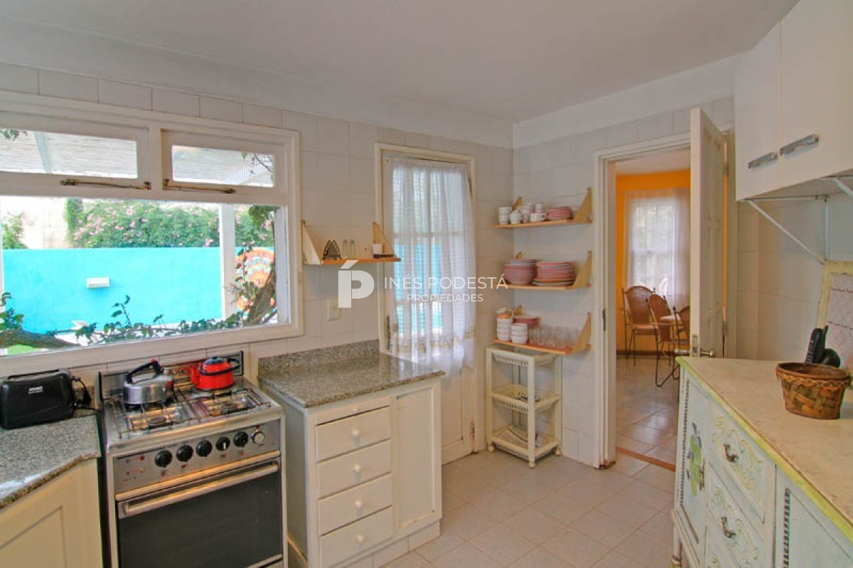 Casa ID.40107 - Venta y Alquiler Casa de 5 dormitorios en la BARRA 