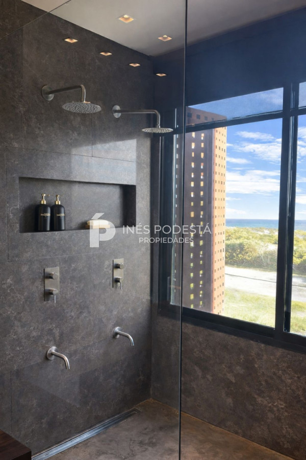 Casa ID.41914 - Venta propiedad moderna con 2 suites y dependencia de servicio