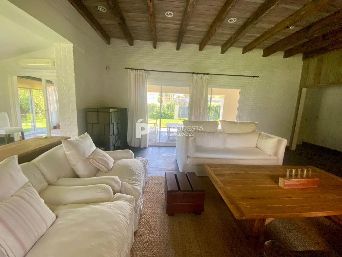 Casa ID.41257 - Alquiler 4 dormitorios y dependencia de servicio con piscina