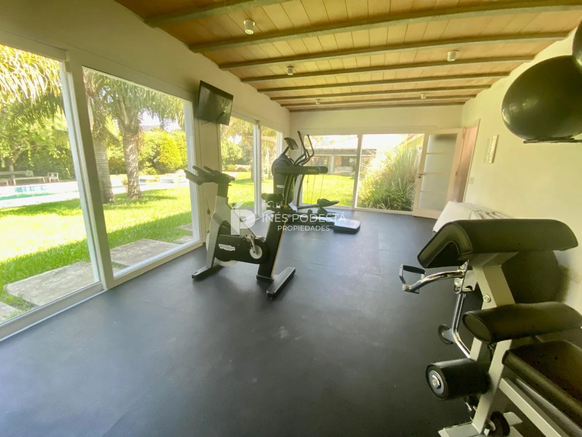 Casa ID.41257 - Alquiler 4 dormitorios y dependencia de servicio con piscina