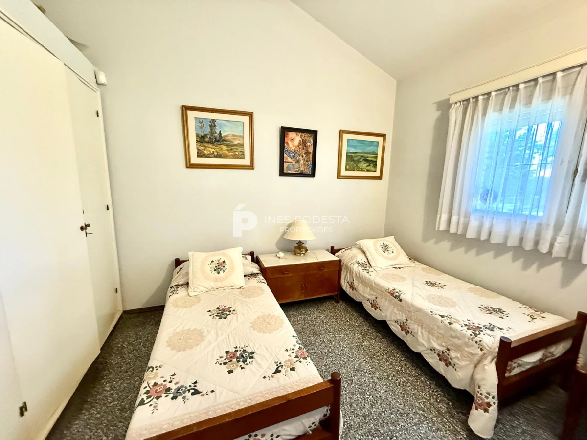 Casa ID.41758 - Venta casa 4 dormitorios y dependencia de servicio