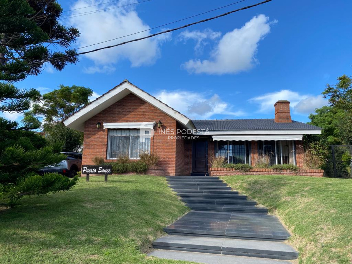 Casa ID.6240 - Alquiler en Mansa  4 dormitorios y dependencia de servicio