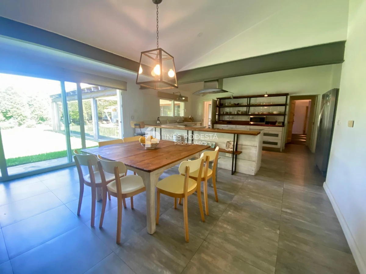 Casa ID.41257 - Alquiler 4 dormitorios y dependencia de servicio con piscina