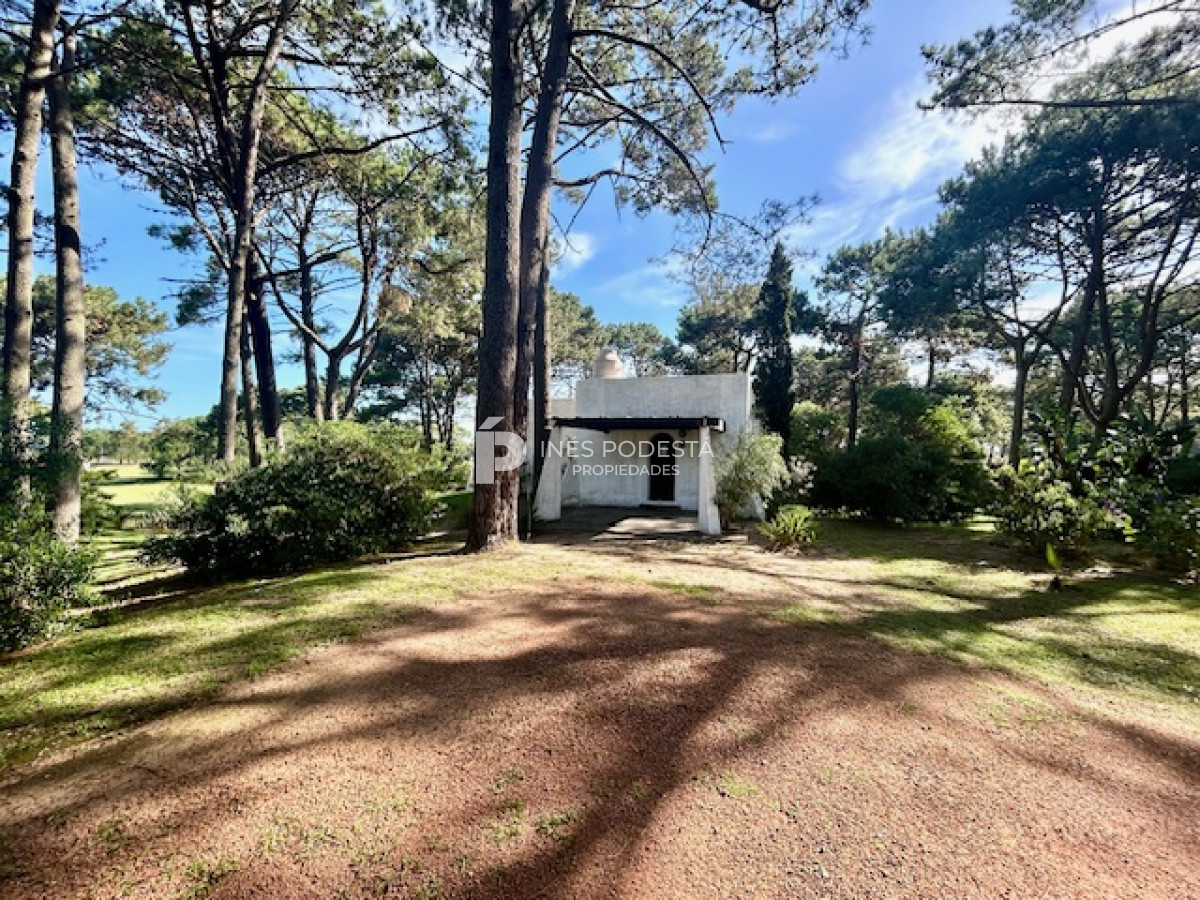 Casa ID.8011 - Venta con 4 dormitorios y dependencia de servicio