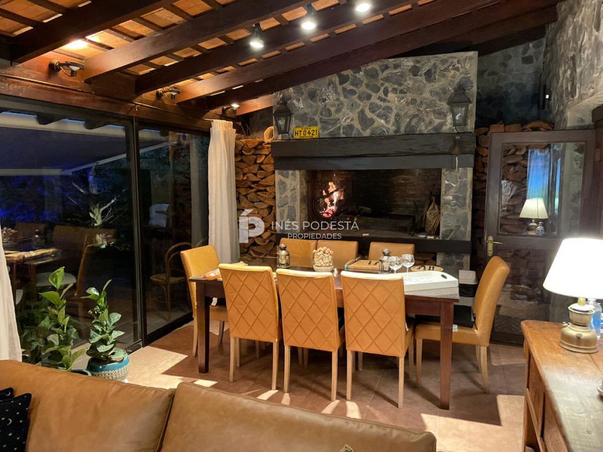 Casa ID.38549 - Casa en Venta 4 dormitorios y 3 baños en Club del Lago