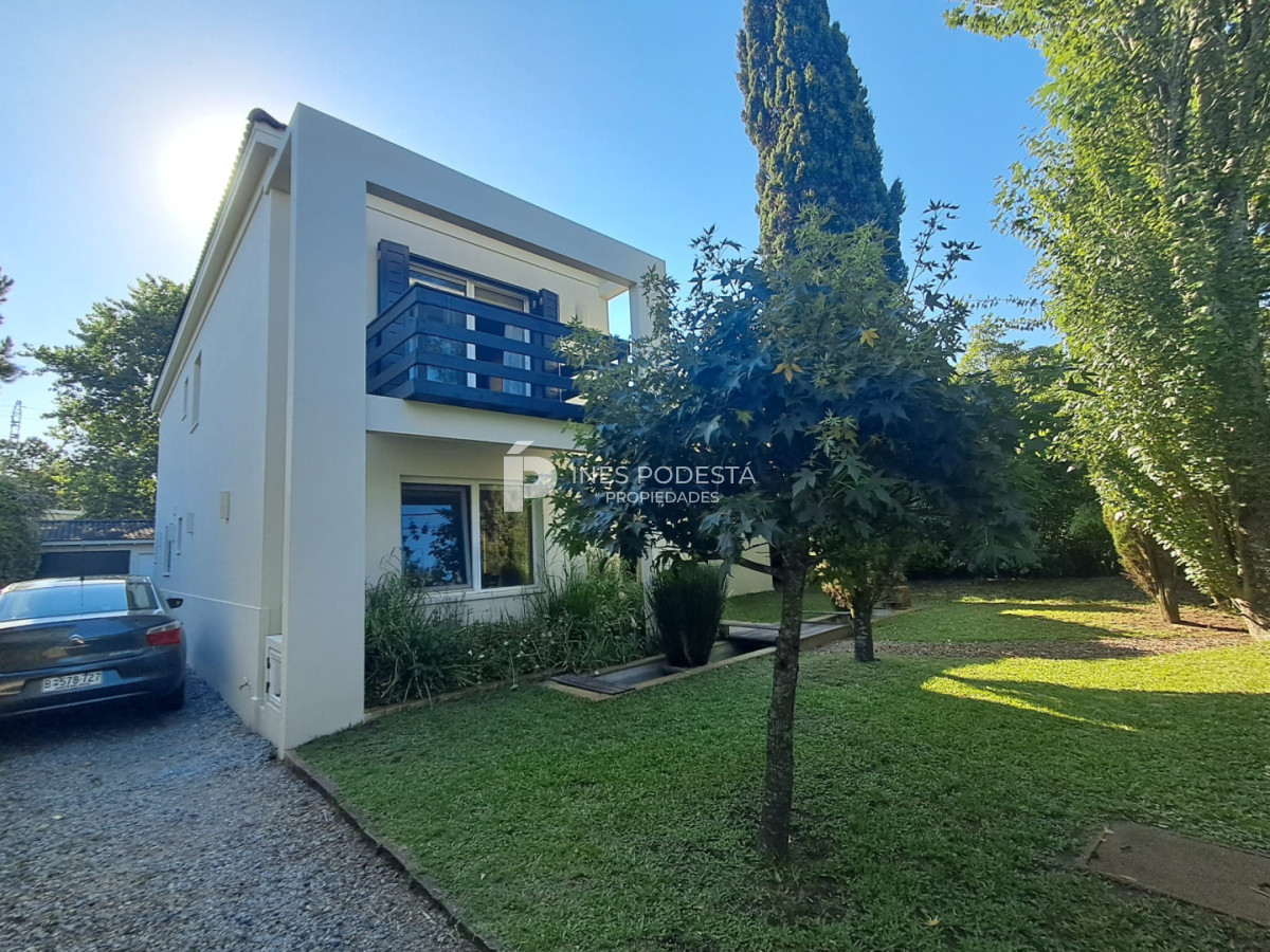 Casa ID.41900 - Casa en venta con 3 dormitorios y 2 baños