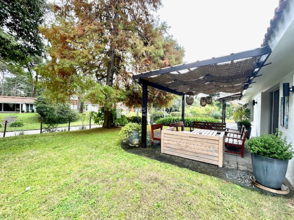Casa ID.40762 - Venta en mansa con 4 dormitorios más 2 dormitorios exteriores