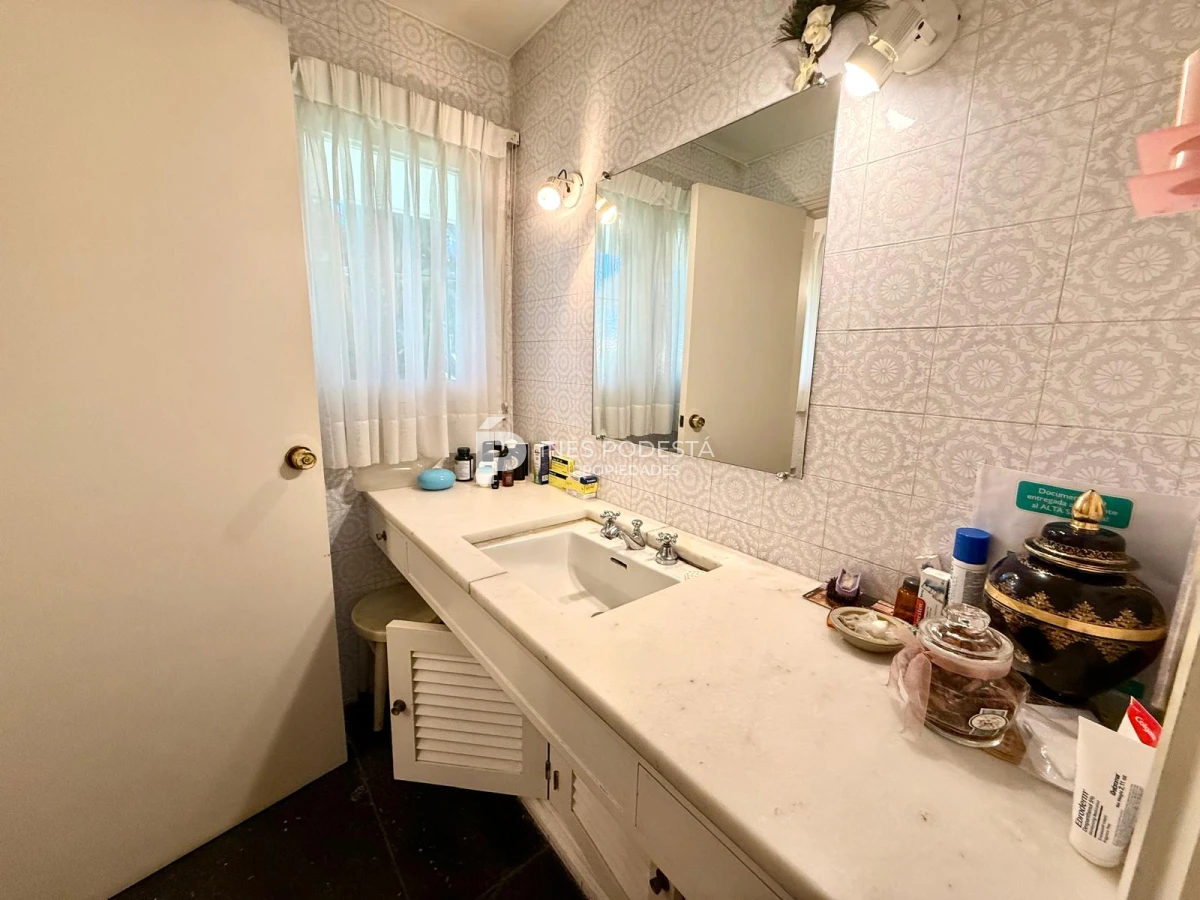 Casa ID.41758 - Venta casa 4 dormitorios y dependencia de servicio