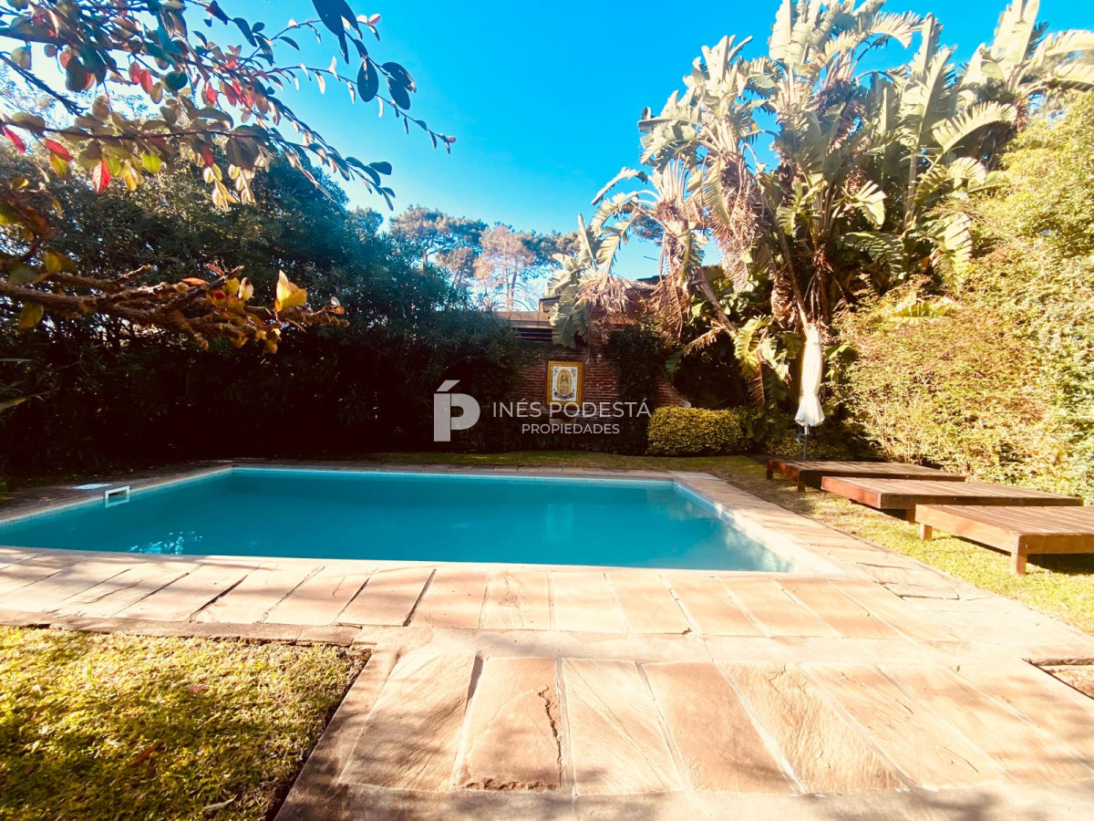 Casa ID.2112 - Alquiler en mansa 4 dormitorios y 3 baños 