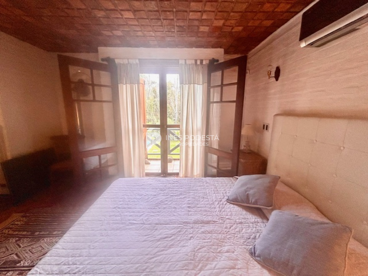Casa ID.41030 - Venta casa con 4 dormitorios + dependencia de servicio y piscina climatizada