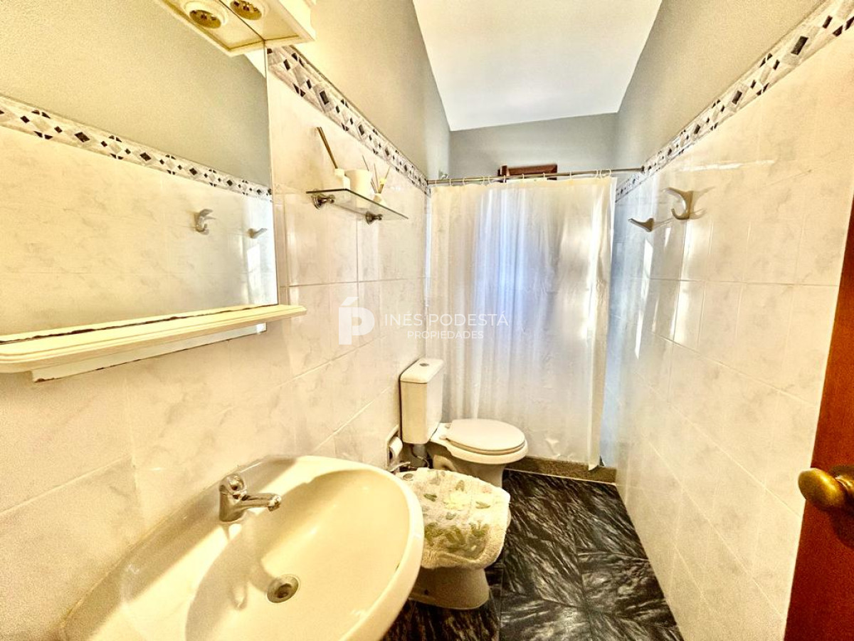 Casa ID.4792 - Alquiler Zona de colegios, 3 dormitorios y 2 baños, jardín cercado
