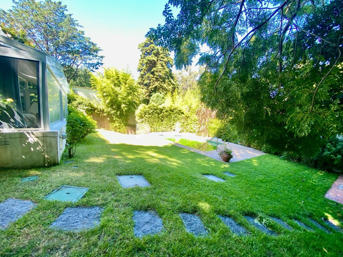 Casa ID.40401 - Venta 3 suites, dependencia de servicio y piscina
