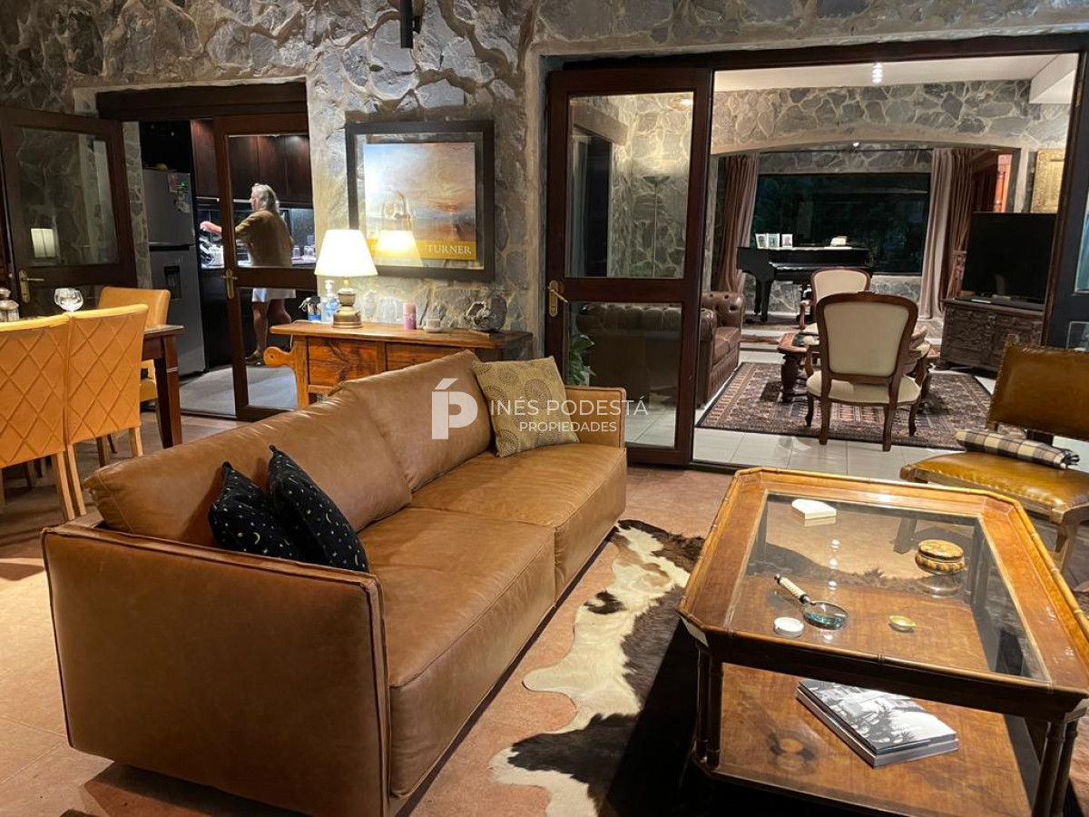 Casa ID.38549 - Casa en Venta 4 dormitorios y 3 baños en Club del Lago
