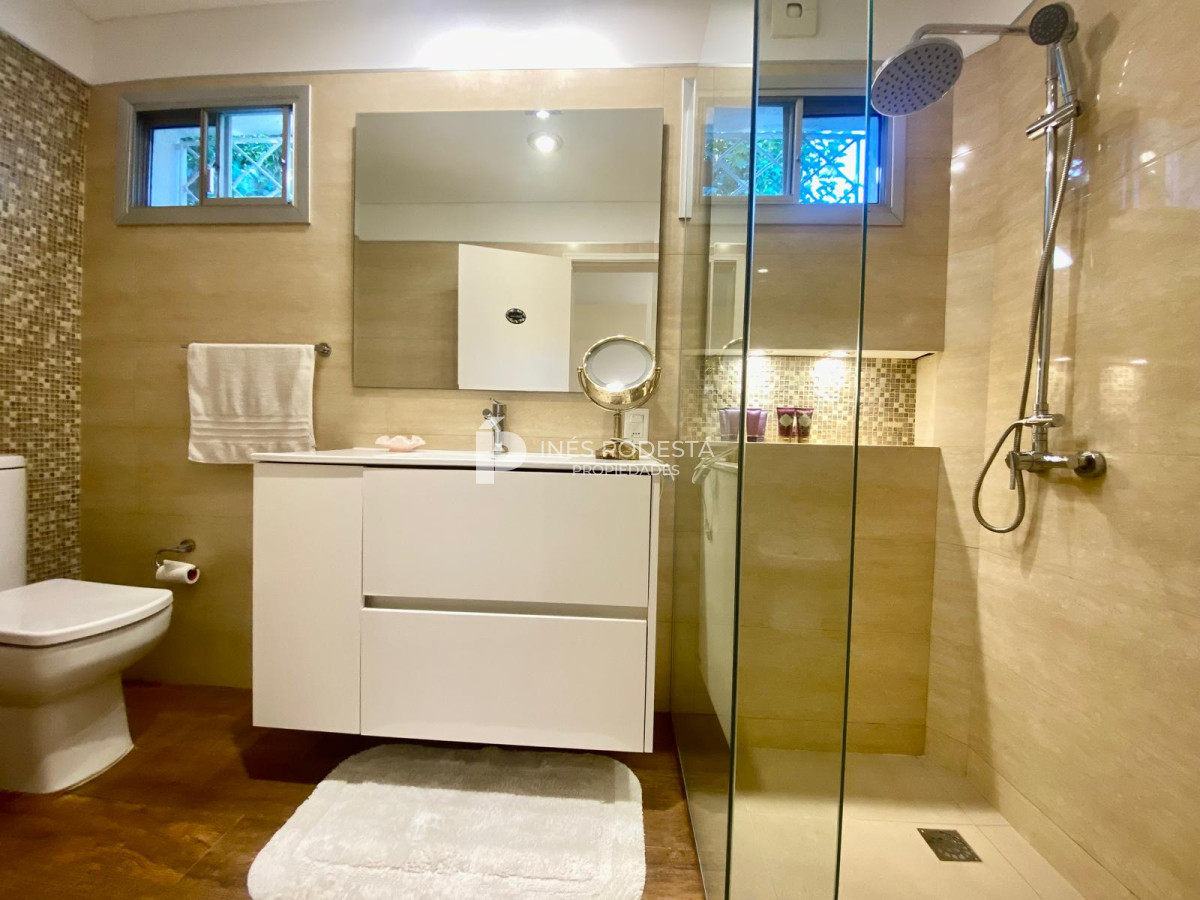 Casa ID.1973 - Venta en Cantegril 4 dormitorios y dependencia de servicio