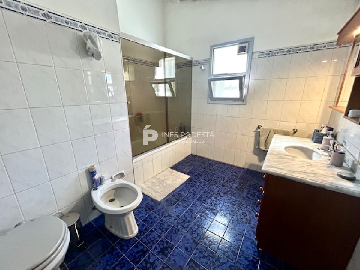 Casa ID.41694 - Alquiler mansa 3 dormitorios y dependencia de servicio con pisicna