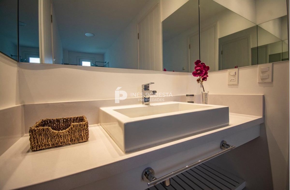 Casa ID.8678 - Alquiler 4 dormitorios y dependencia de servicio con piscina